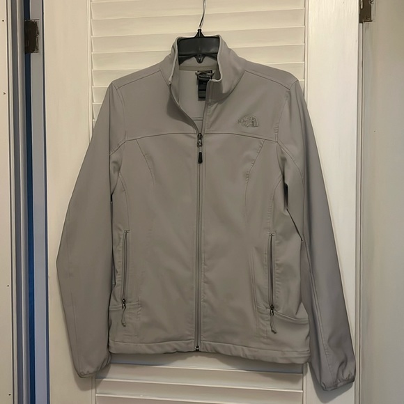 Woman’s North Face light jacket - Picture 1 of 3